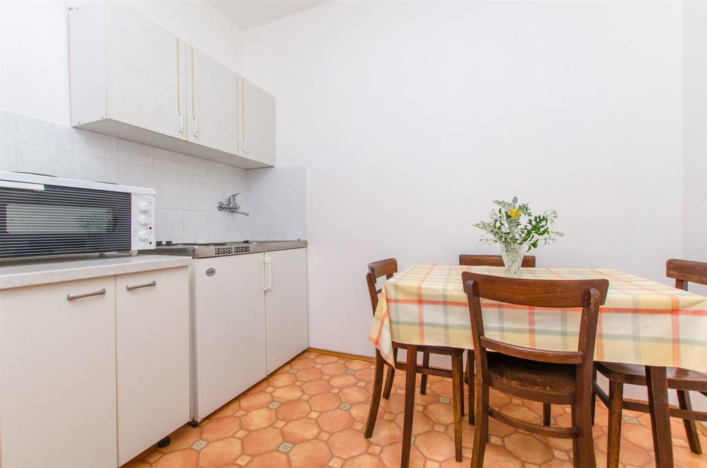 Apartments Jerka Сутіван Екстер'єр фото
